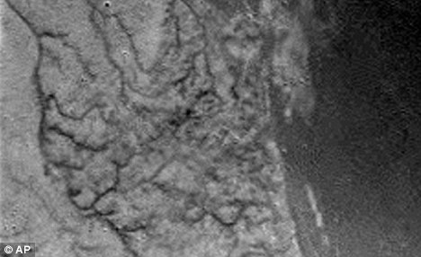 雷达扫描显示土卫六表面与地球相似