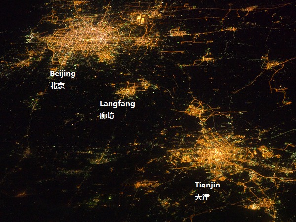 国际空间站飞临我国上空亮度超木星 拍摄京津夜景