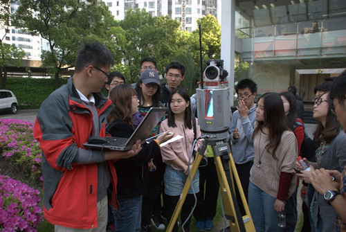 上海市测绘院在大学校园开展地理信息知识普及活动