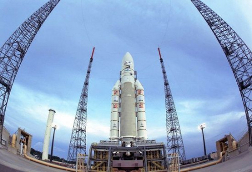 印度“阿里安5”火箭成功发射