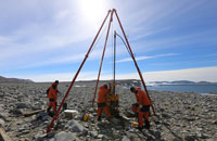 测绘科考队员顺利完成南极维多利亚地新建站各项科考任务