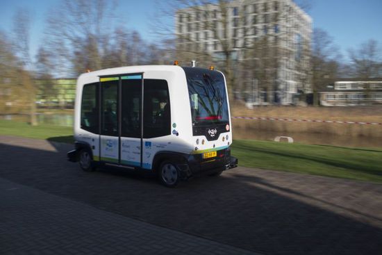 来看看远在荷兰的无人驾驶公交车！