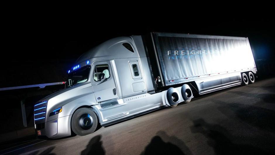 英国将测试卡车自动编队行驶技术