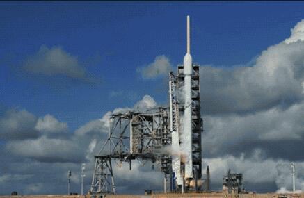 SpaceX成功发射美空军无人太空飞机，回收猎鹰九号火箭