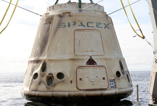 在国际空间站停留近一个月 SpaceX的太空舱返回地球