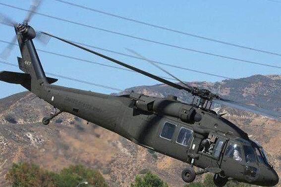 美军黑鹰直升机与无人机相撞，“意外”曝光自己的命门？
