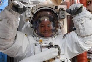 NASA今年首次舱外活动　宇航员表达内心想法