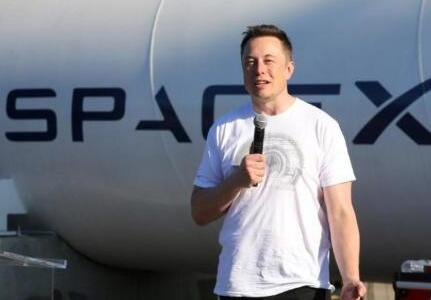 SpaceX创始人钱包丢了？随跑车一起飞向了太空