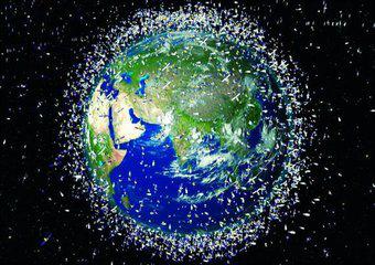 地球表面全是卫星，月球马上要步地球的后尘了，垃圾已达180吨！