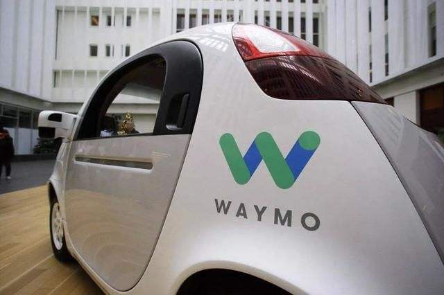 Waymo与沃尔玛合作 用自动驾驶汽车拉着顾客去取货