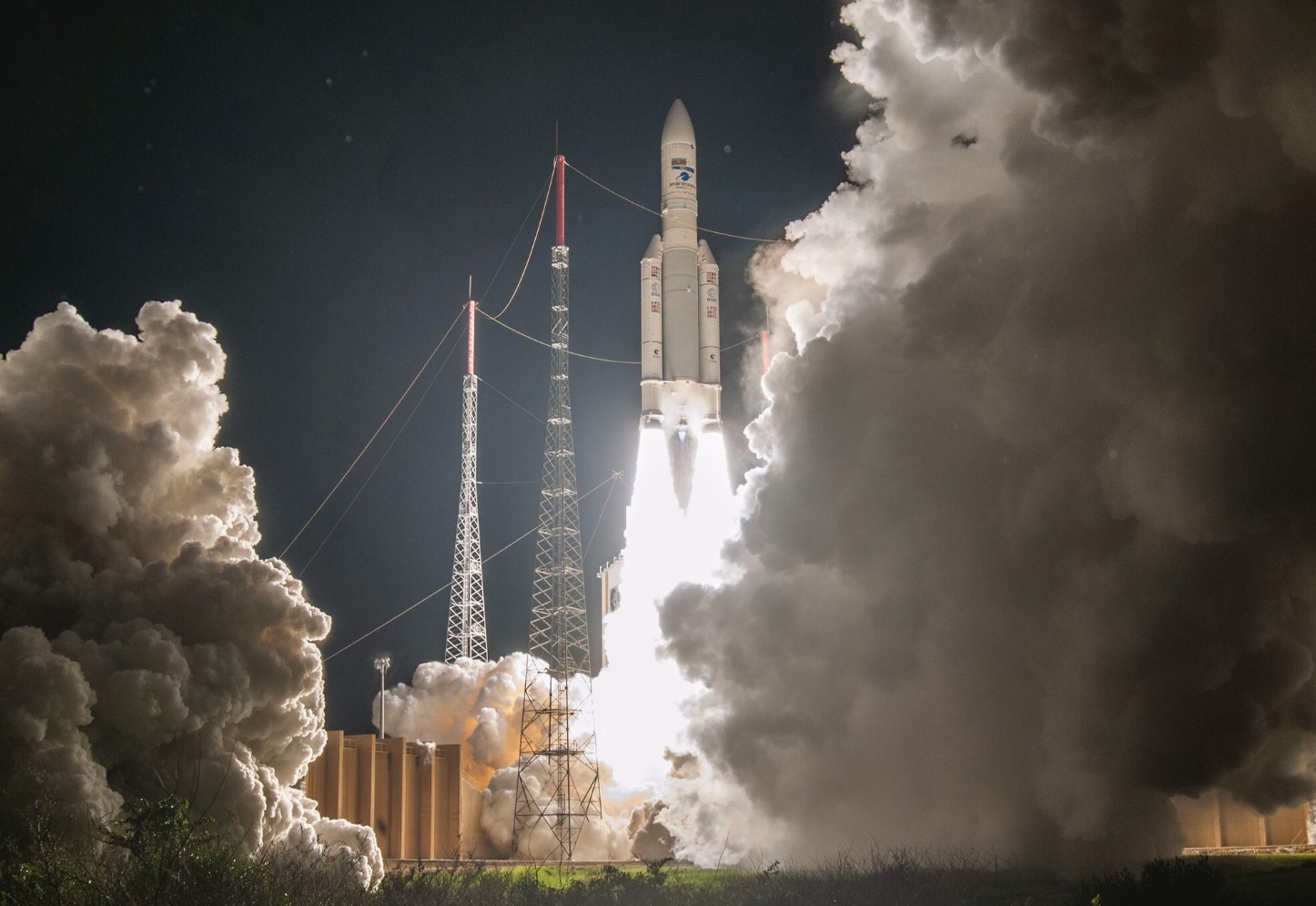 阿丽亚娜-5第100次发射将两颗通讯卫星送入预定轨道