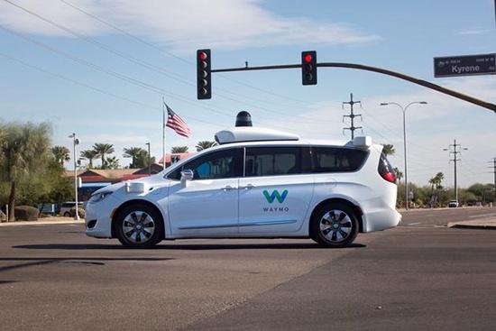 出于安全考量 Waymo将重新为无人驾驶车配备驾驶员