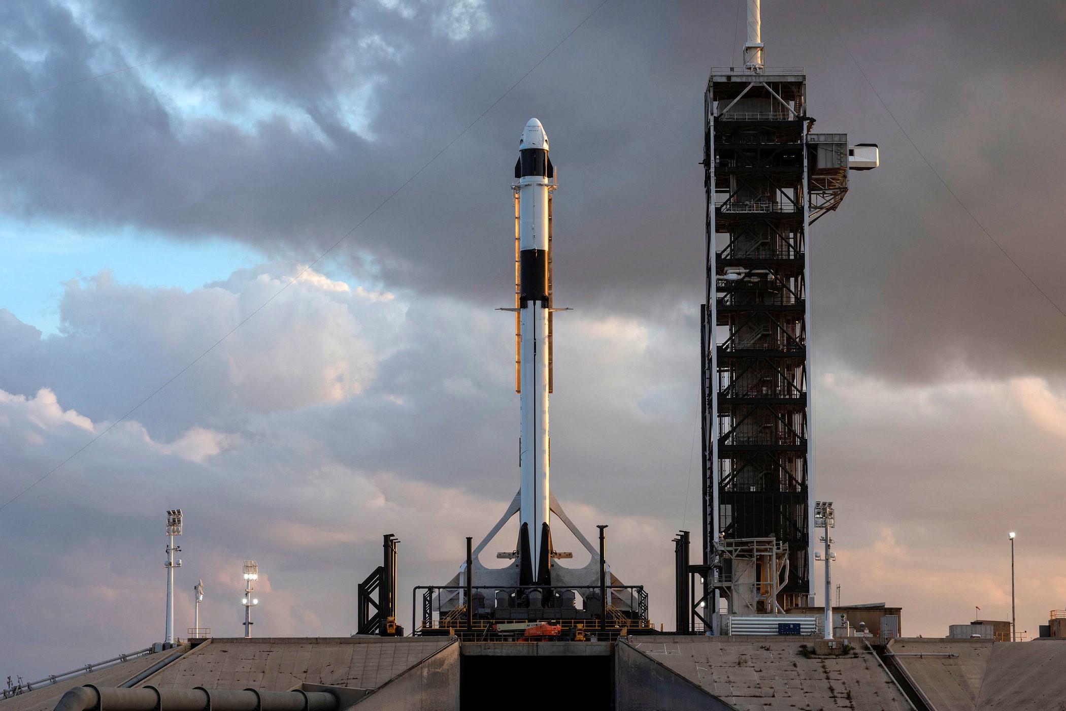 SpaceX载人龙飞船首次测试飞行再跳票：不早于2月份