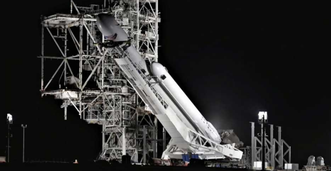 第三次SpaceX猎鹰重型火箭发射在即，第一次重复使用回收的助推器