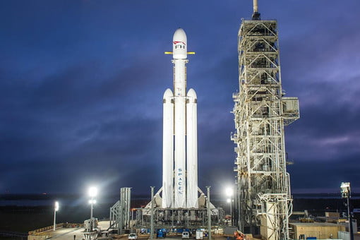 运力最强SpaceX猎鹰重型火箭发射，主助推器回收失败