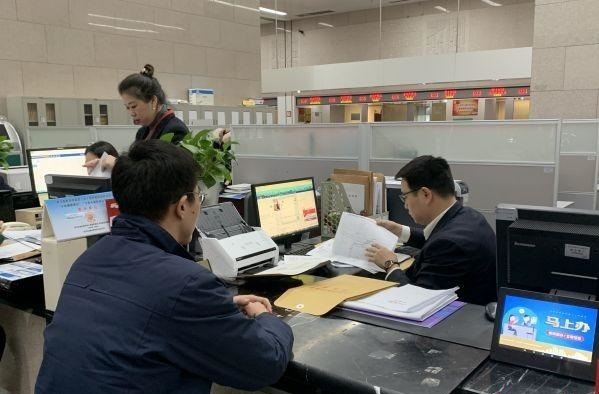武汉发出第一本《建设用地规划许可证》，申报到取证仅需一天