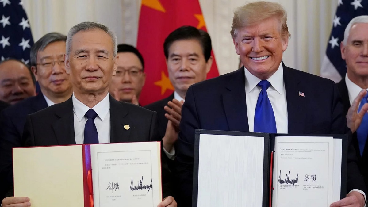 刘鹤同特朗普正式签署中美第一阶段经贸协议