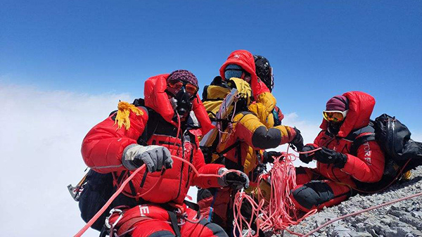 珠峰测绘高度由陕西第四测绘工程院计算，两个月出初步结果