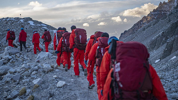 珠峰测绘英雄归来，测绘高点定格在7790米营地