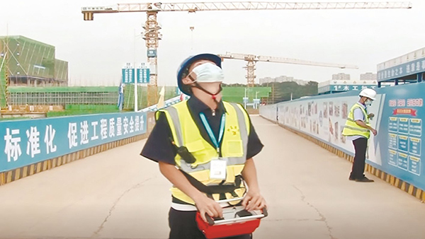 国内首台“无人驾驶塔吊”在中国建筑长江文创产业园项目成功试运行