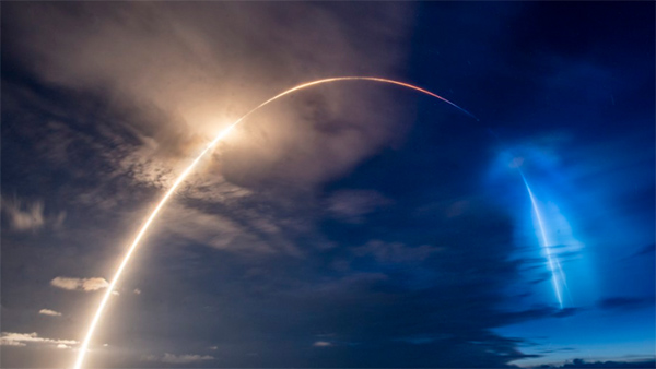 SpaceX正式开启「太空拼车」时代：第九批一箭61颗，起步价仅100万美元