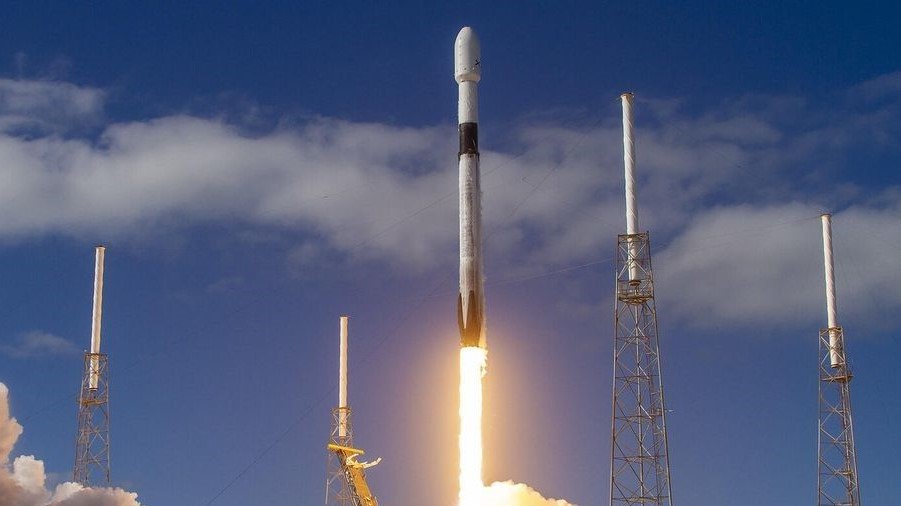 SpaceX搭载韩国军用卫星ANASIS-II发射成功