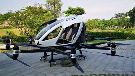 全球首个载人级自动驾驶飞行器在武汉亮相