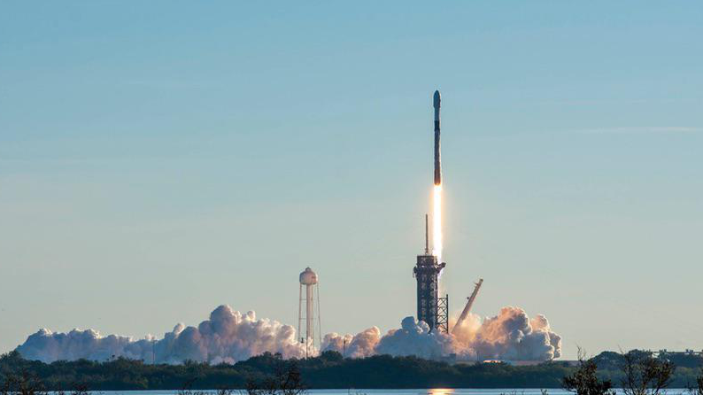 SpaceX完成今年首次星链卫星发射，其卫星网络公开测试至加拿大和英国