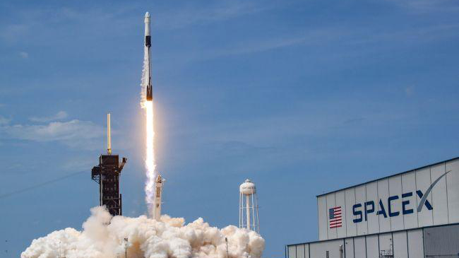 SpaceX全平民太空旅行第二位游客身份曝光：29岁骨癌患者，美国最年轻太空旅客