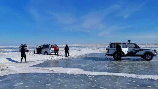 3名测量冰面高程的地理测绘人员被困呼伦湖
