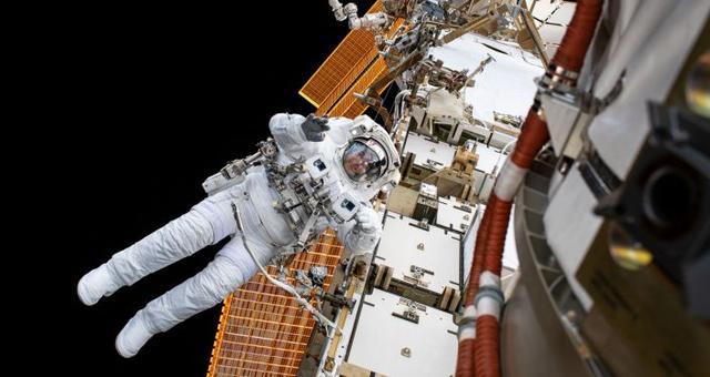 美宇航员完成7个多小时太空行走