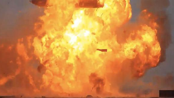 SpaceX“星际飞船”原型机成功着陆数分钟后爆炸