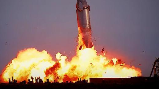 SpaceX原型机降落时再坠毁 马斯克发推：至少炸坑的位置是对的