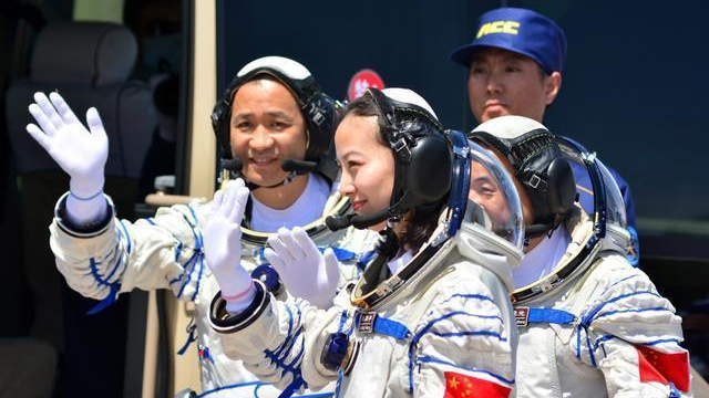 重温11名中国航天员飞天名场面，刷屏世界航天日