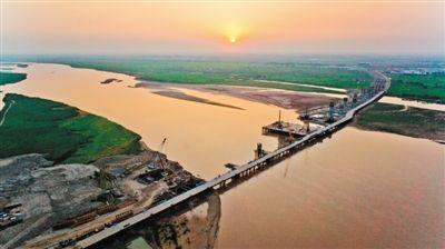 自然资源部公开通报长江黄河沿线14起违法采矿案件