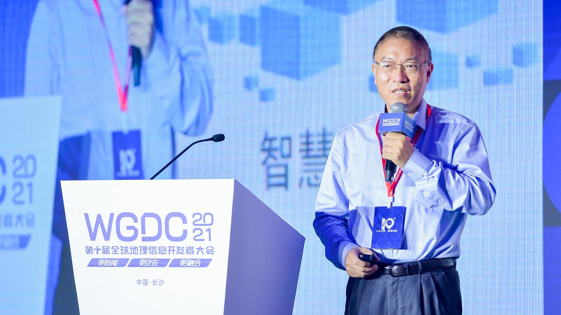 WGDC2021 | 邓中亮院士：北斗+5G的车联网与空间信息融合发展趋势
