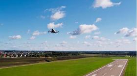 亿航自动驾驶飞行器在爱沙尼亚完成欧盟GOF 2.O项目的机场接驳和包裹配送试飞