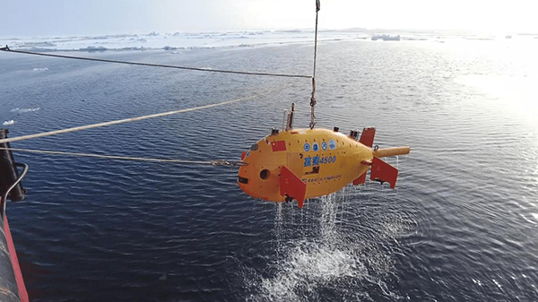 中国研发的自主水下机器人完成北极海底科学考察