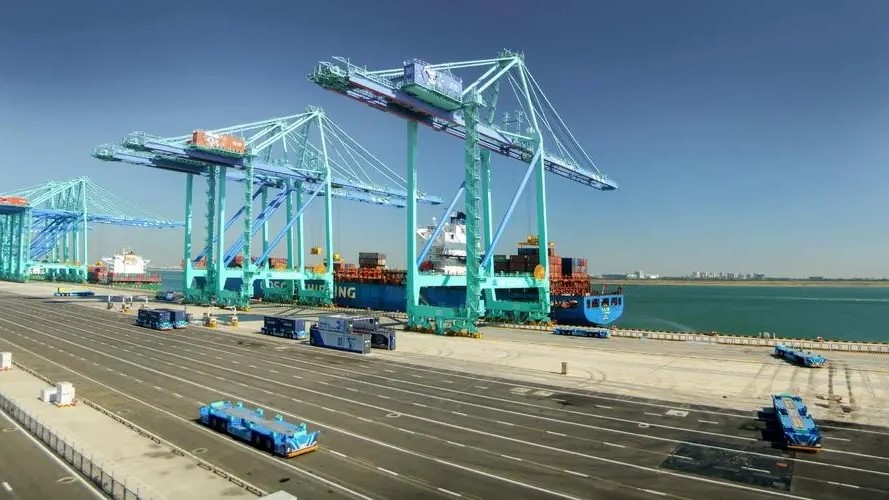 天津港“智慧零碳”码头投产运营。