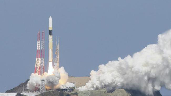 日本火箭搭载9颗小型人造卫星发射升空