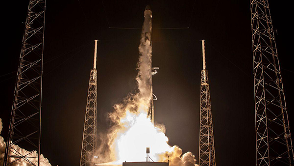 在长期休整后，SpaceX重新开始Starlink卫星部署工作