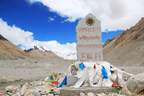 10年间，珠峰地区向东北方向位移40厘米，高程方向上升3厘米